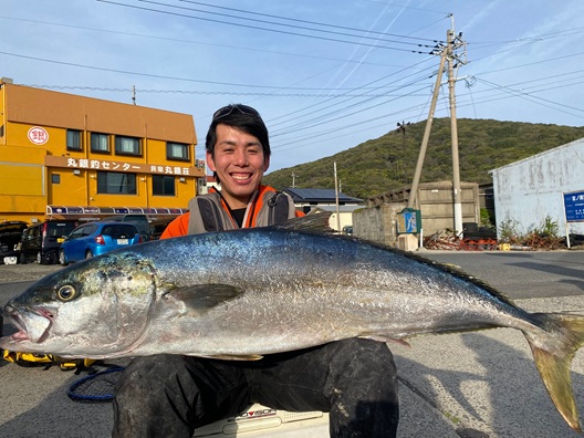 丸銀釣りセンター 大物釣果 ヒラス
